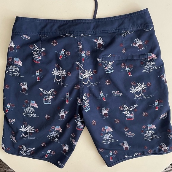 Travis Mathew Men’s Boardshorts Size 33 Flag Sweet Land of Beer - Picture 10 of 10